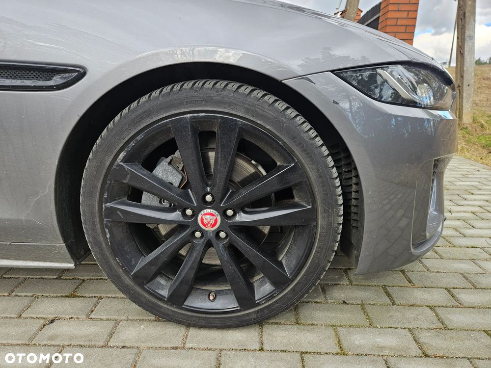 Jaguar XE 2.0 P250 SE - 15