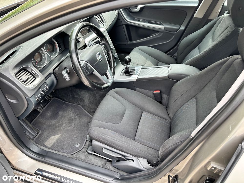 Volvo V60 D3 Momentum - 16