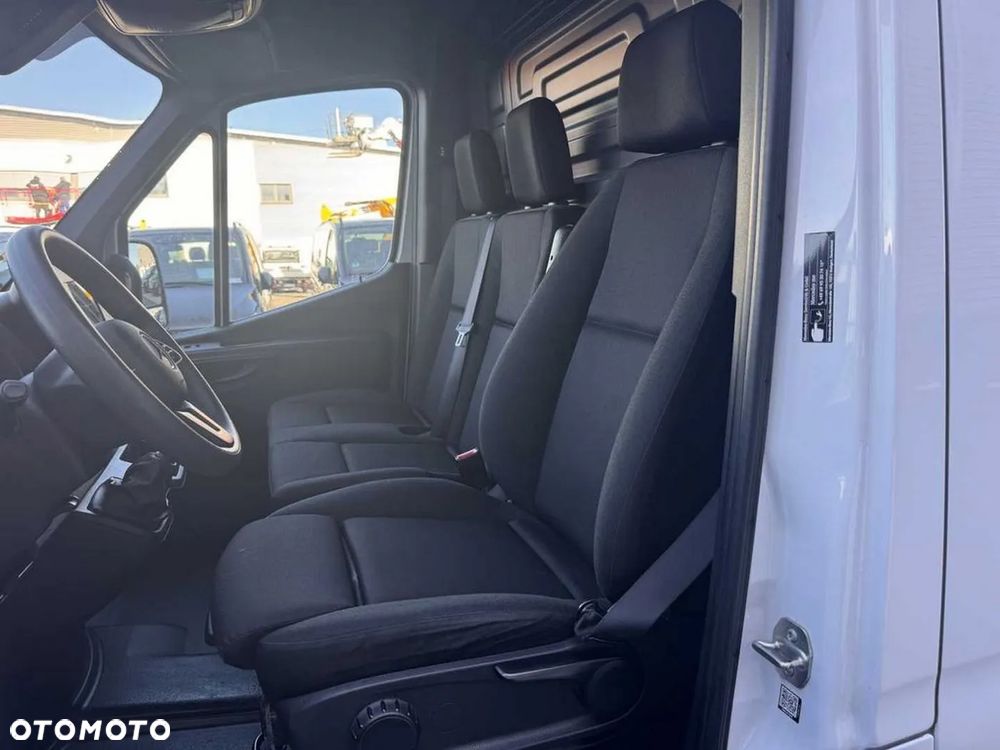 Mercedes-Benz Sprinter - 8