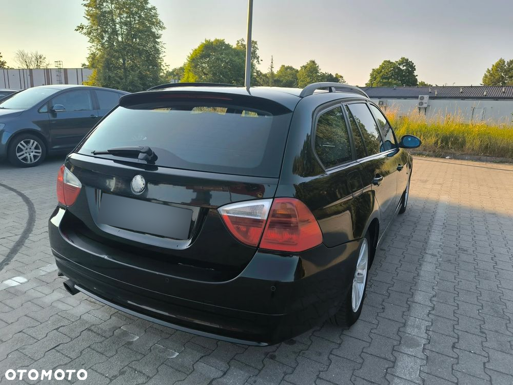BMW Seria 3 318d DPF Touring - 10