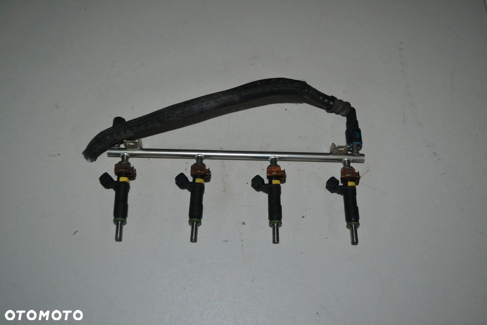 OPEL ASTRA H ZAFIRA B VECTRA C 1,8 B LISTWA WTRYSKOWA WTRYSKI 55353806 - 1