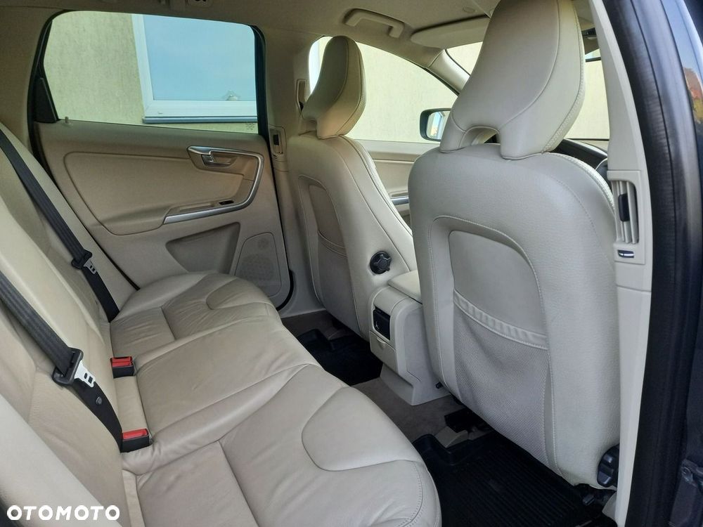 Volvo XC 60 D3 R Design - 26