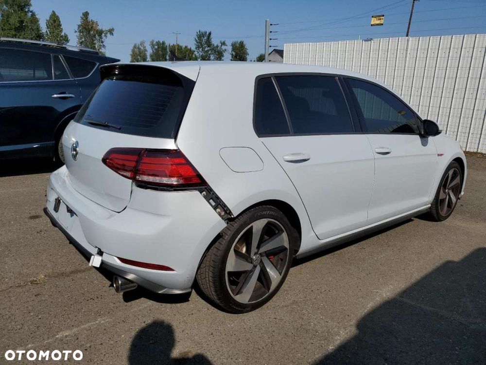 Volkswagen Golf - 4