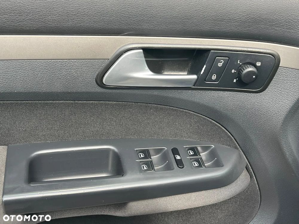 Volkswagen Touran 1.9 TDI DPF BlueMot Highline - 13