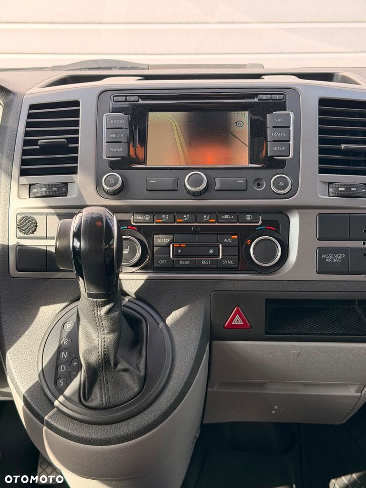 Volkswagen Caravelle - 13