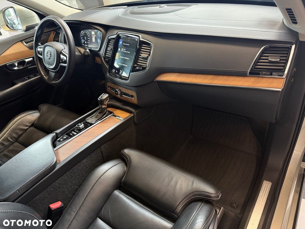 Volvo XC 90 - 22