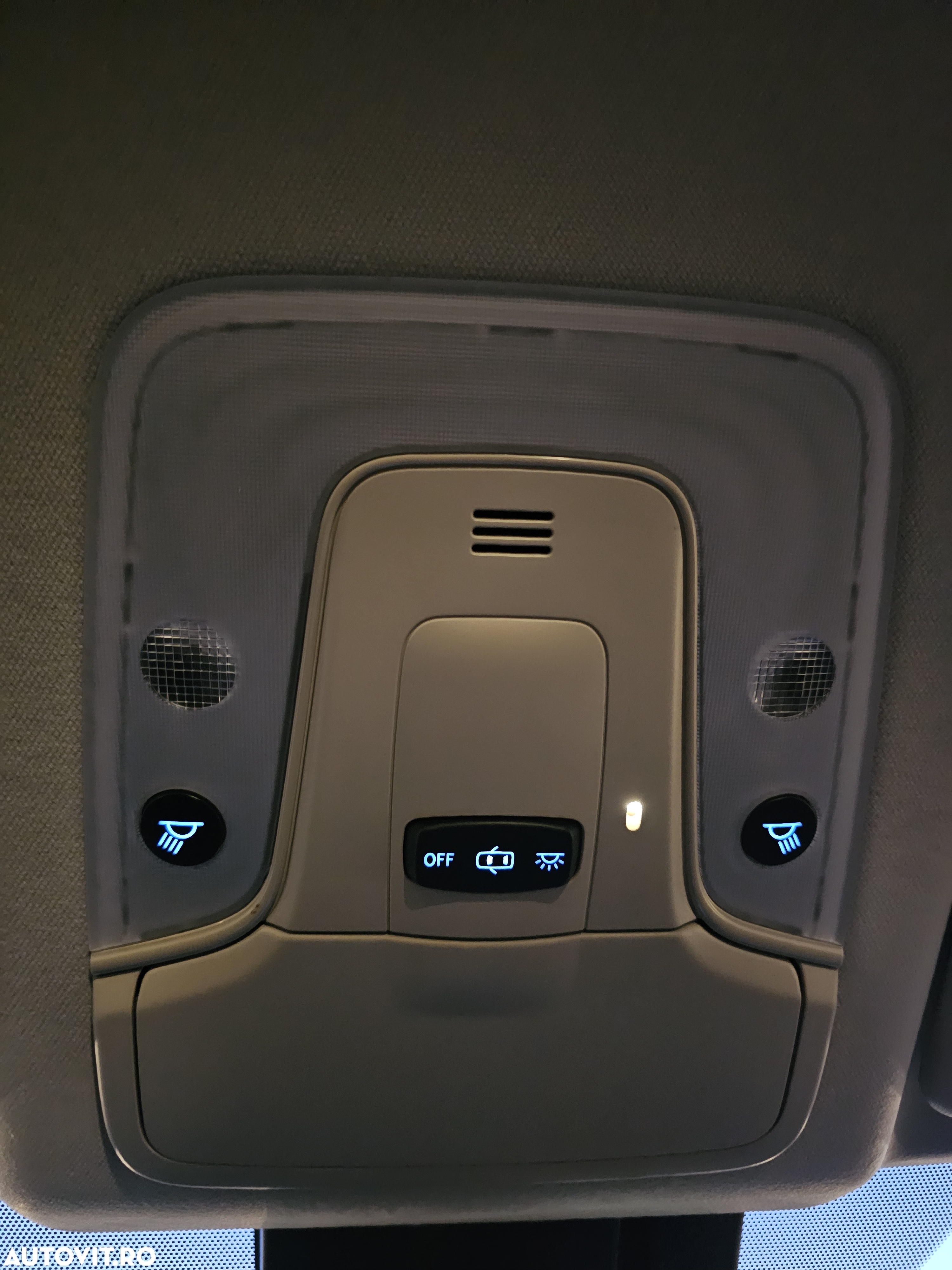 Toyota Prius 1.8 HSD Exclusive Plus - 24