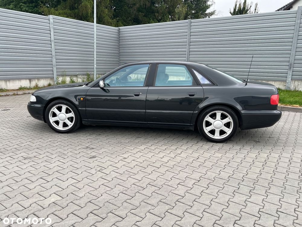 Audi S8 - 1
