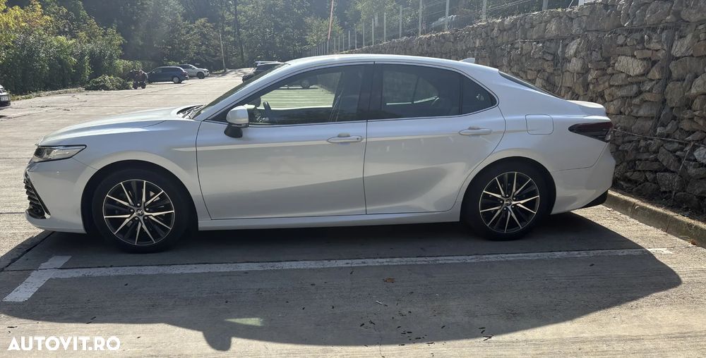 Toyota Camry - 1