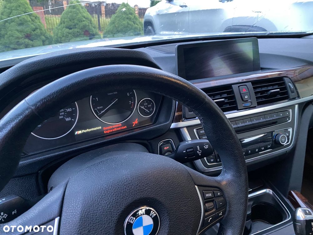 BMW Seria 3 335i Luxury Line - 12