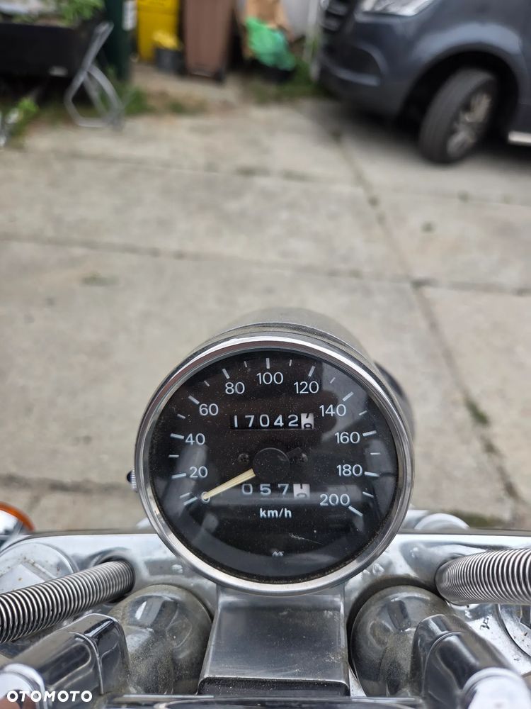 Suzuki Intruder - 12