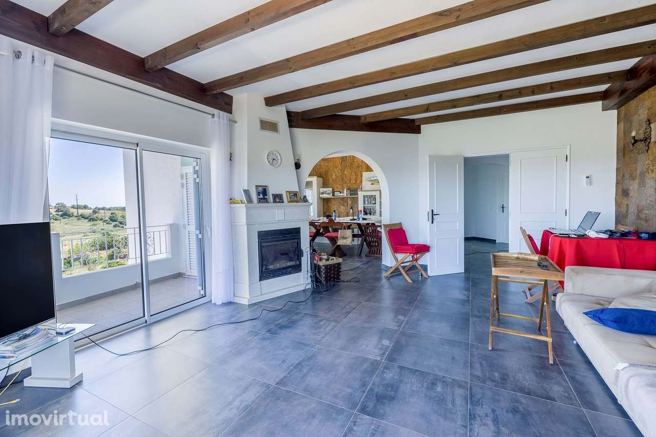 CASA DE CAMPO RENOVADA COM 4 QUARTOS, PISCINA E 1,5 HECTARES DE TERREN - Grande imagem: 4/50