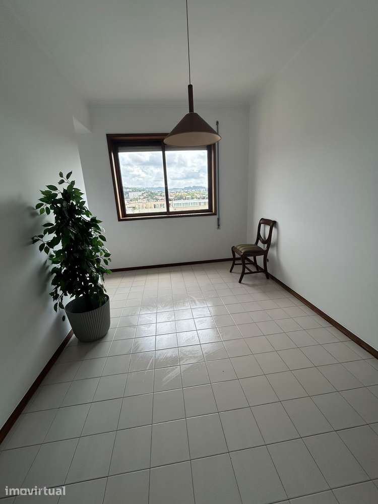 Apartamento T3 + 1 no Centro da Cidade em Guimarães - Grande imagem: 5/19
