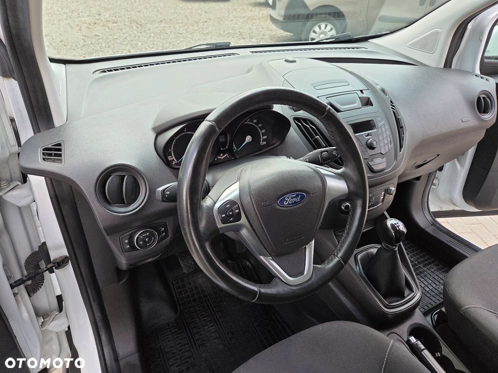 Ford Transit Courier - 14