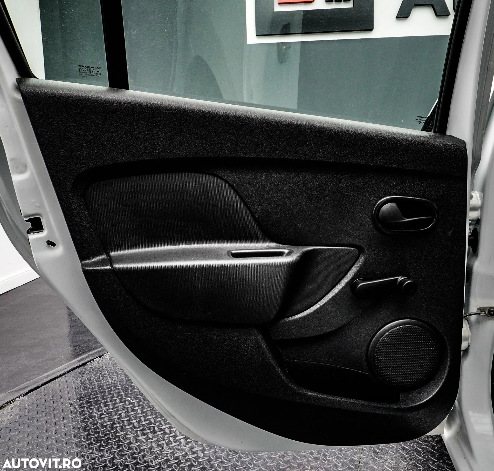 Dacia Logan 0.9 TCe Ambiance - 23