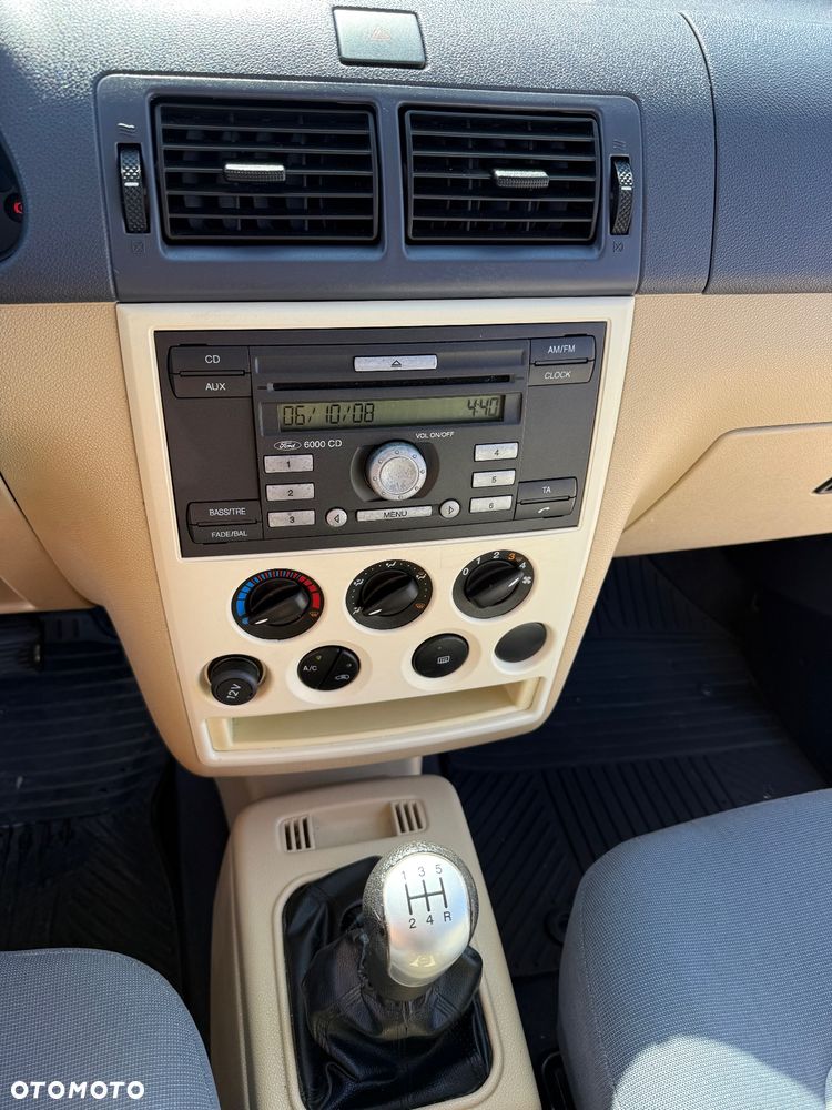 Ford Tourneo Connect - 18