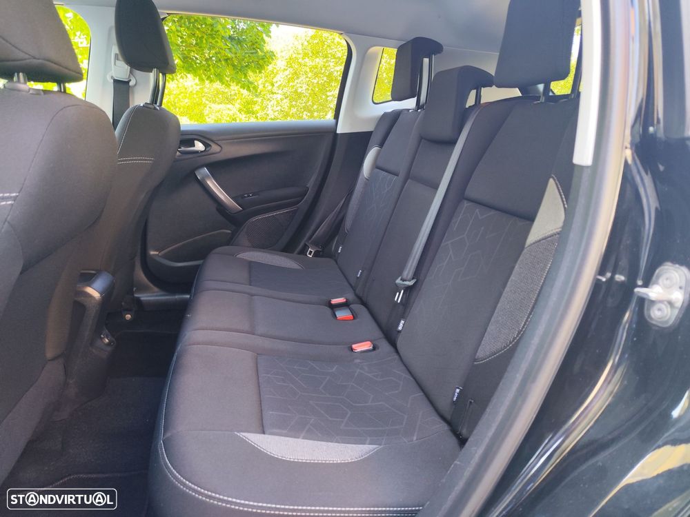 Peugeot 2008 1.6 BlueHDi Style - 31