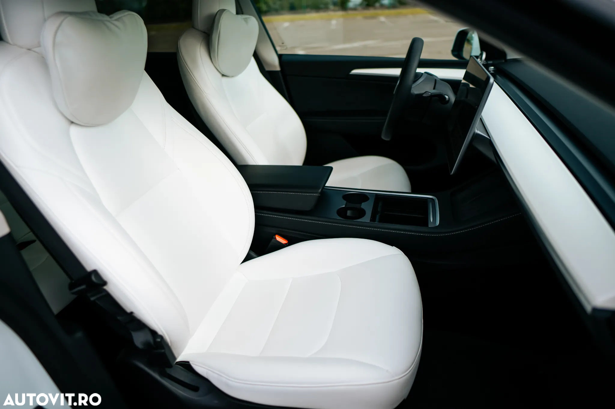 Tesla Model Y Long Range Dual Motor AWD - 13