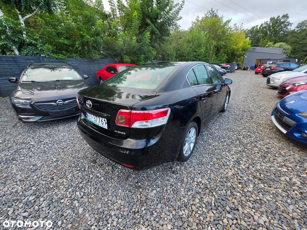 Toyota Avensis - 8