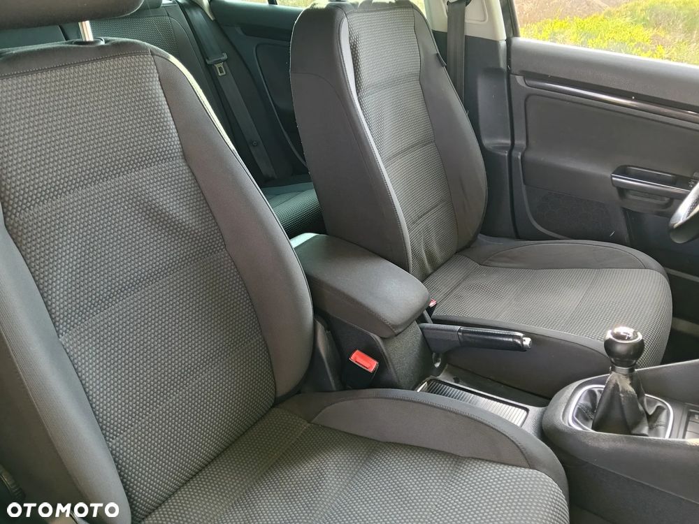 Volkswagen Golf 1.6 TDI DPF Comfortline - 11