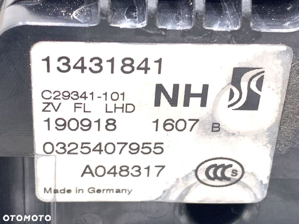 ZAMEK DRZWI LEWY PRZÓD - 176.00 PLN - OPEL CORSA E (X15) 2014 - 2022 1.4 (08, 68) 55 kW [75 KM] - 4