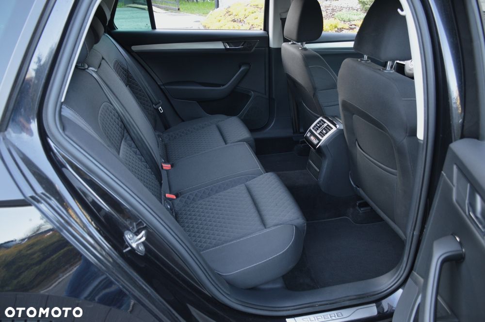 Skoda Superb 2.0 TDI SCR Sportline DSG - 25