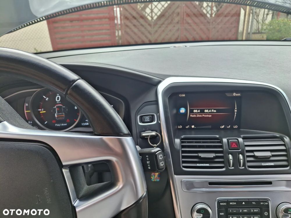 Volvo XC 60 D3 Drive-E Momentum - 27