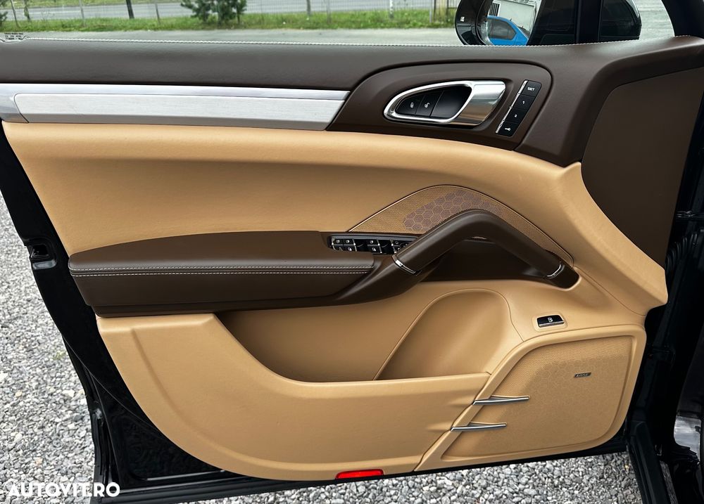 Porsche Cayenne S E-Hybrid Platinum Edition - 22