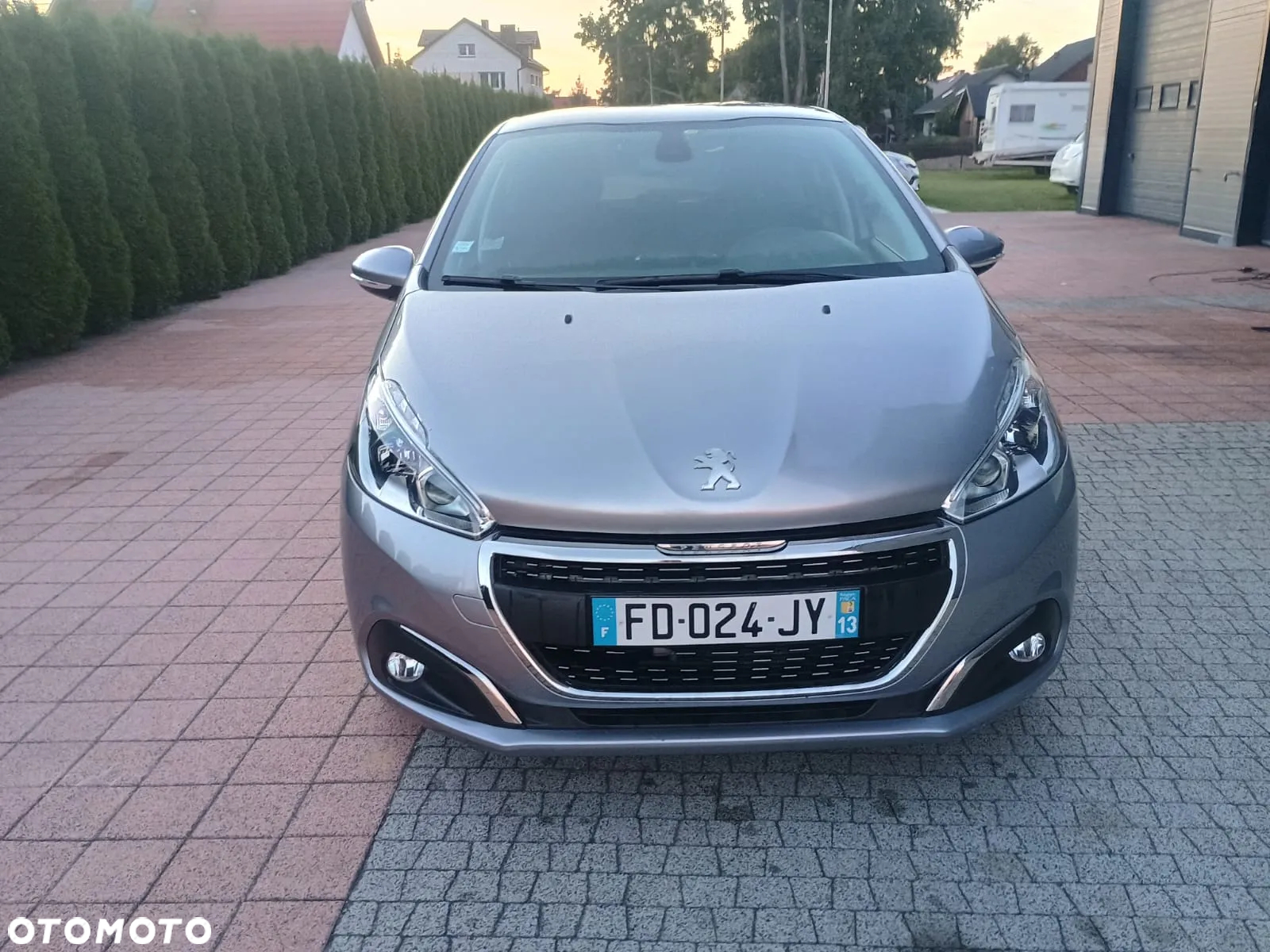 Peugeot 208 - 4