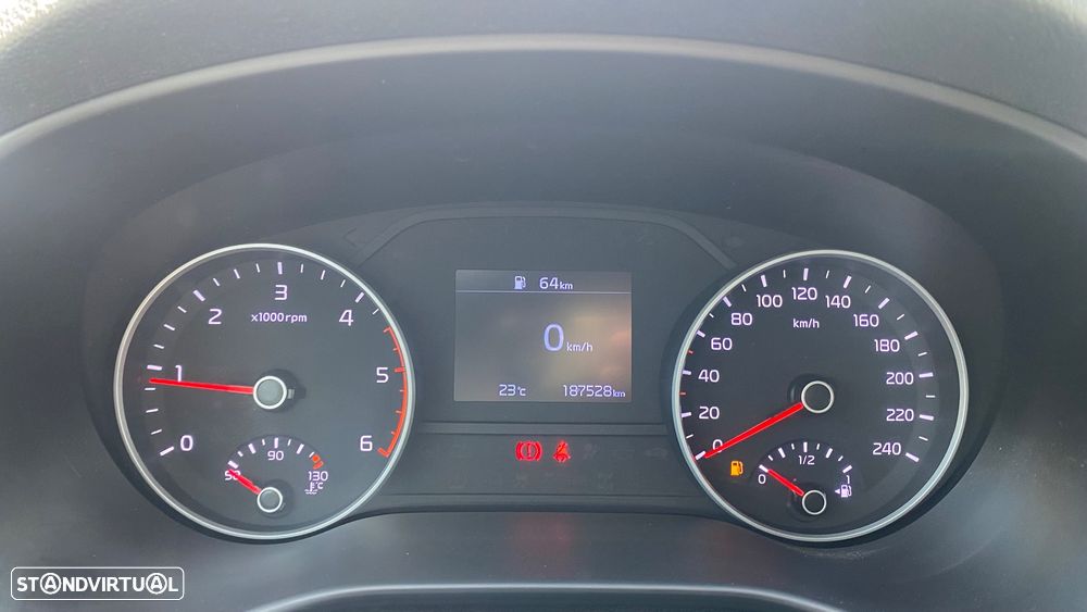 Kia Sportage 1.6 CRDI ISG Urban - 32