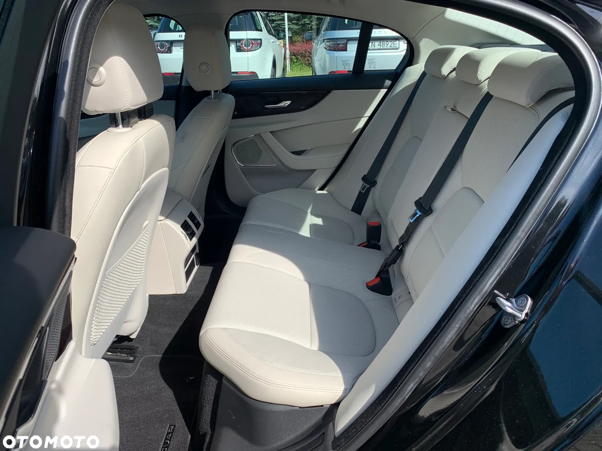 Jaguar XE 2.0 D200 mHEV R-Dynamic Black - 14