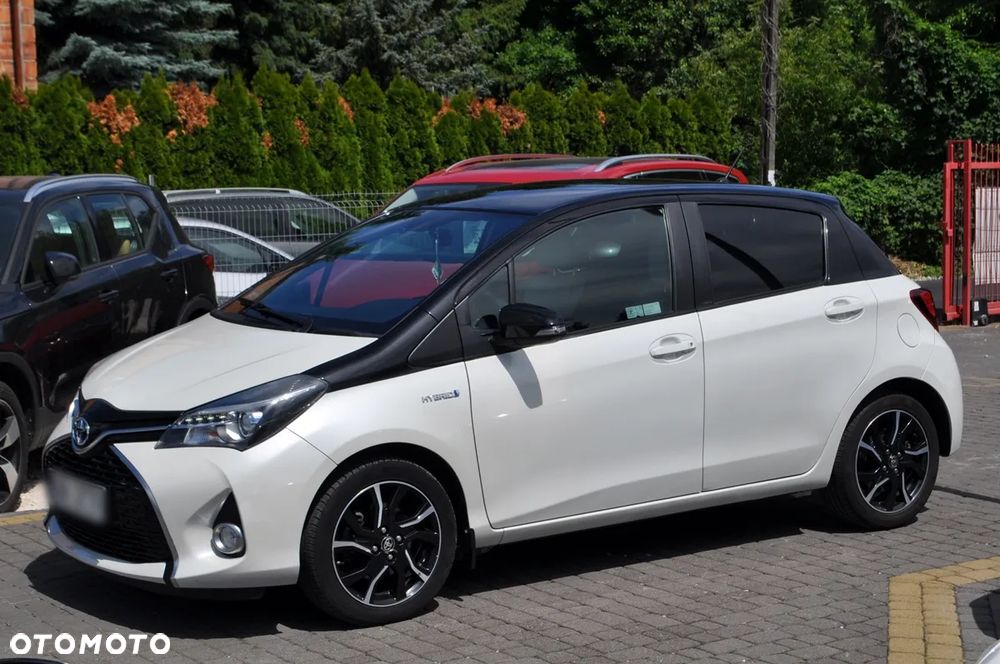 Toyota Yaris Hybrid 100 Selection Platinum - 1