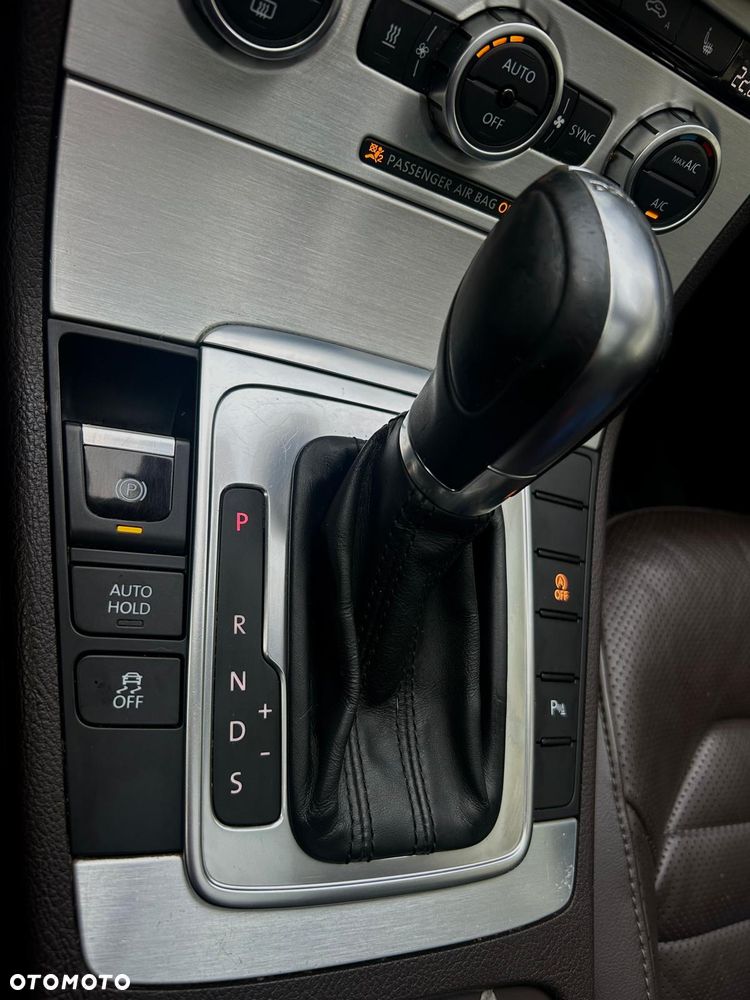 Volkswagen Passat 2.0 TDI DSG BlueMotion Technology Highline - 30