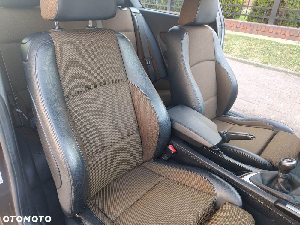 BMW Seria 1 118d DPF - 19
