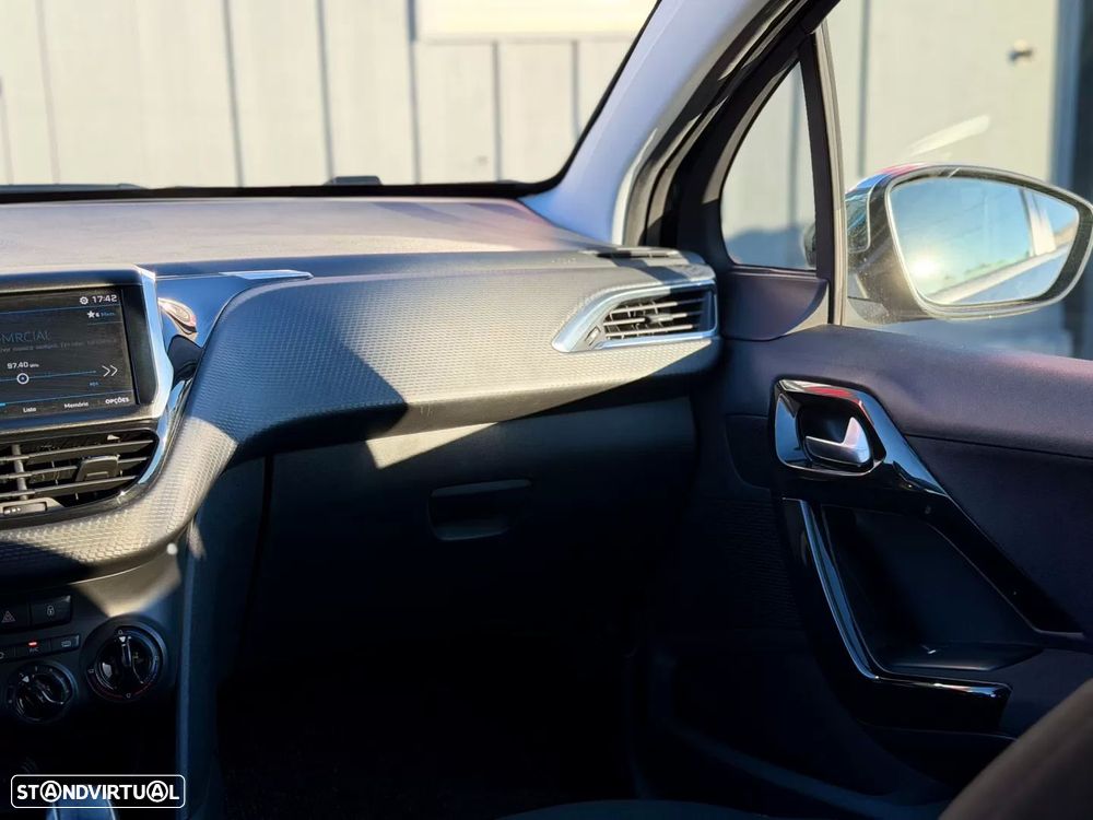 Peugeot 208 1.2 PureTech Style - 11