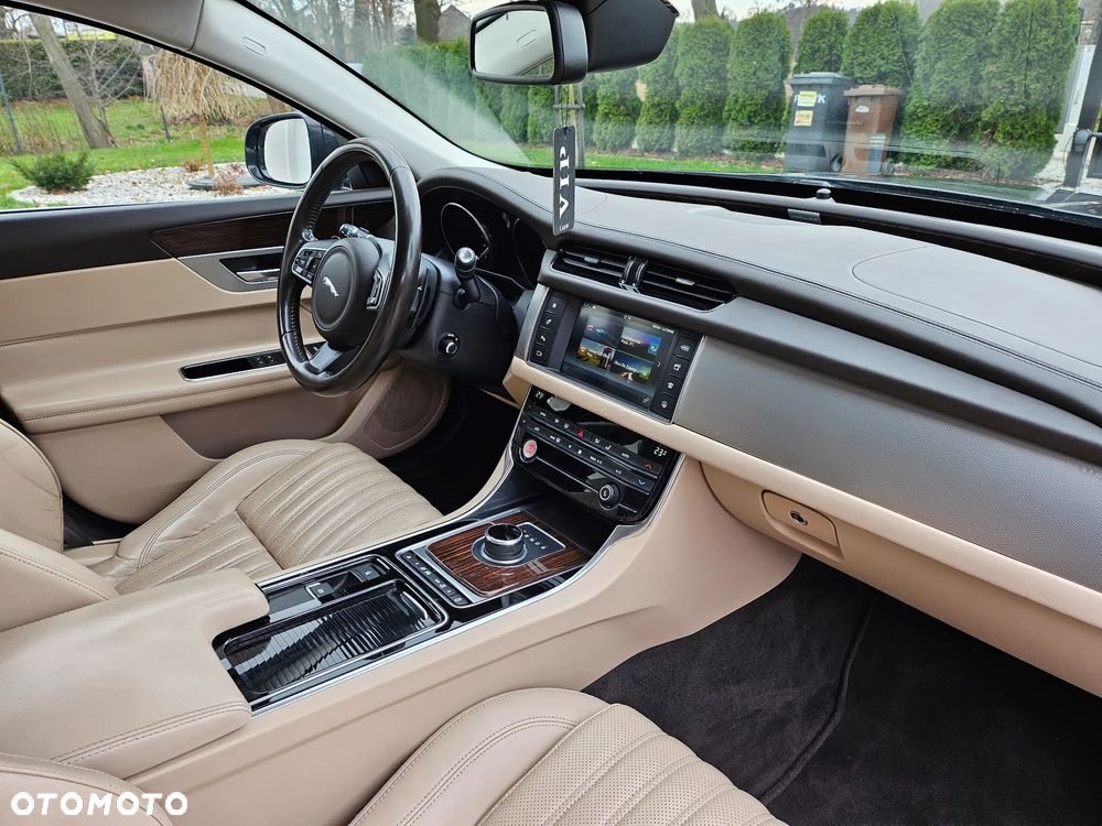 Jaguar XF 2.0 i4D AWD Portfolio - 19