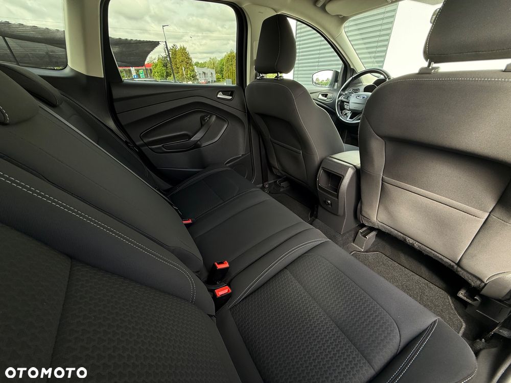 Ford Kuga 1.5 EcoBoost 2x4 Trend - 28