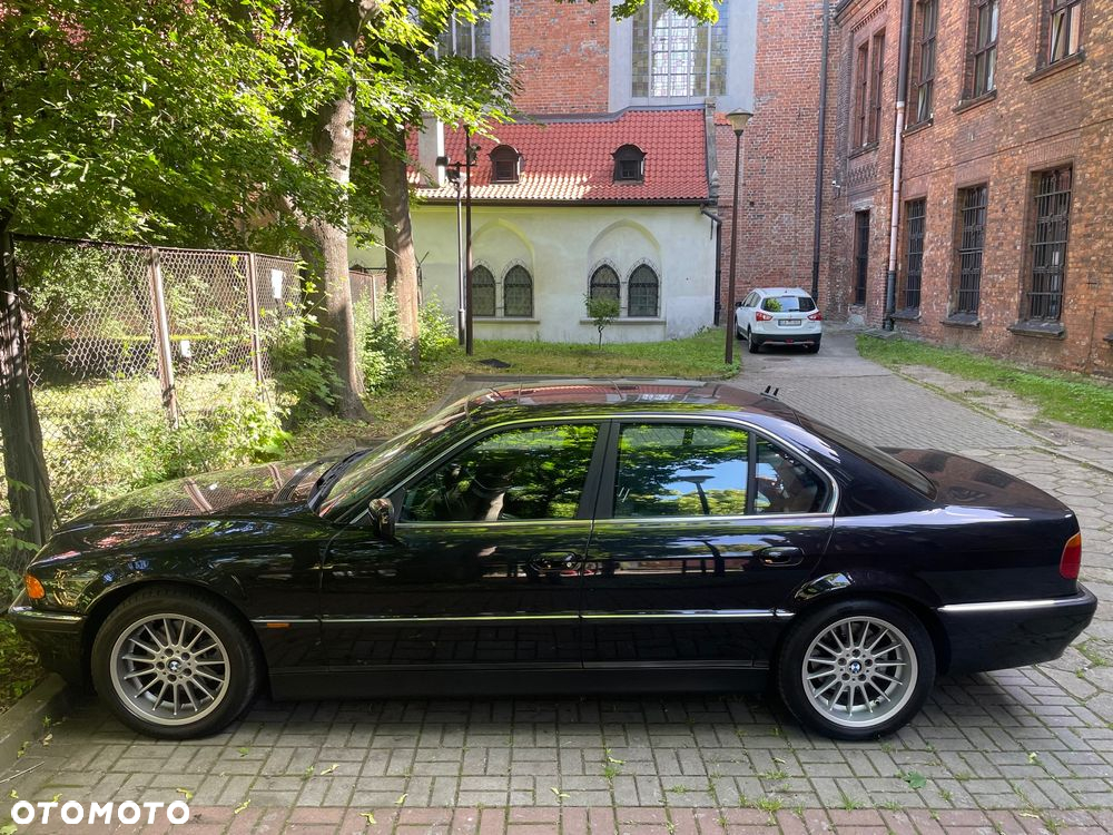 BMW Seria 7 740i - 32