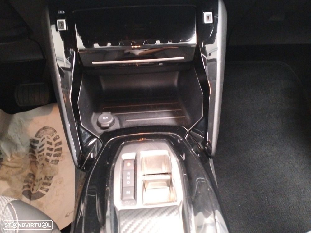 Peugeot 208 1.2 Hybrid Allure e-DCS6 - 12