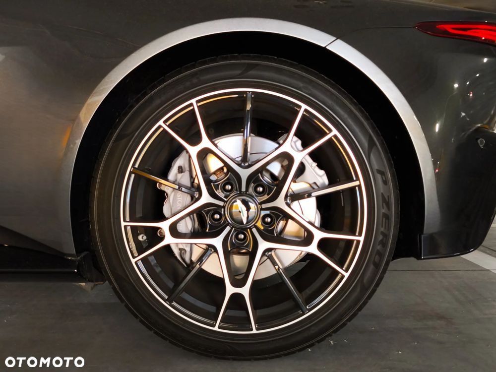 Aston Martin Vantage - 6
