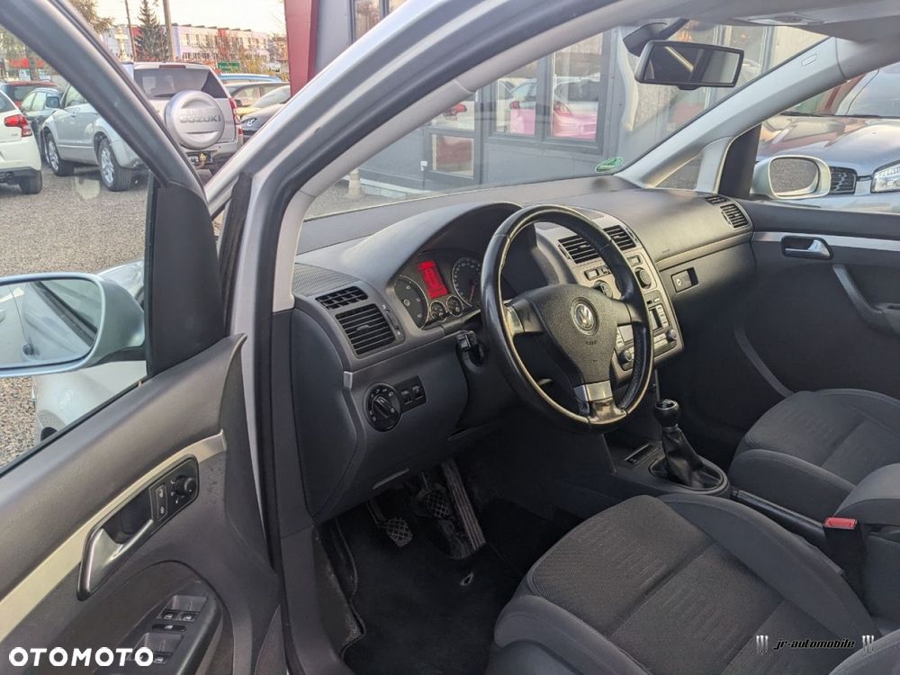 Volkswagen Touran - 13