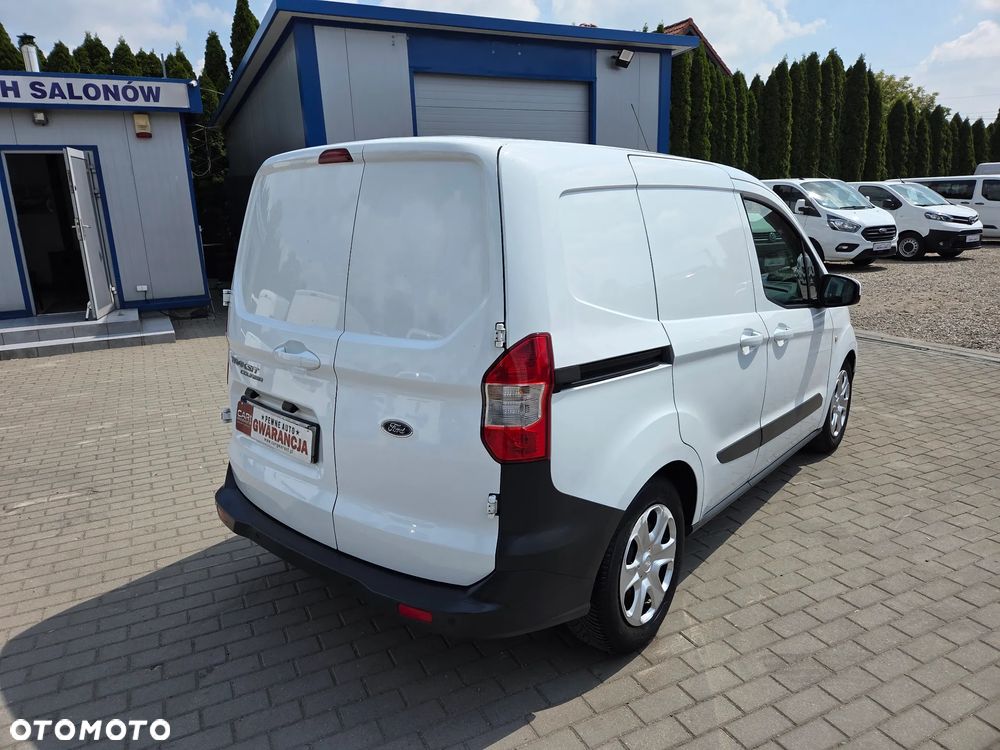 Ford Transit Courier - 10