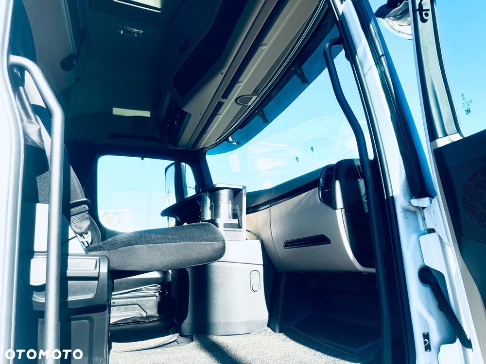 Mercedes-Benz Actros 2548 / 6x2 / GigaSpace - 8
