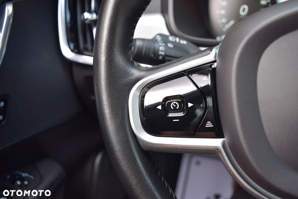 Volvo V90 D3 Momentum Pro - 23
