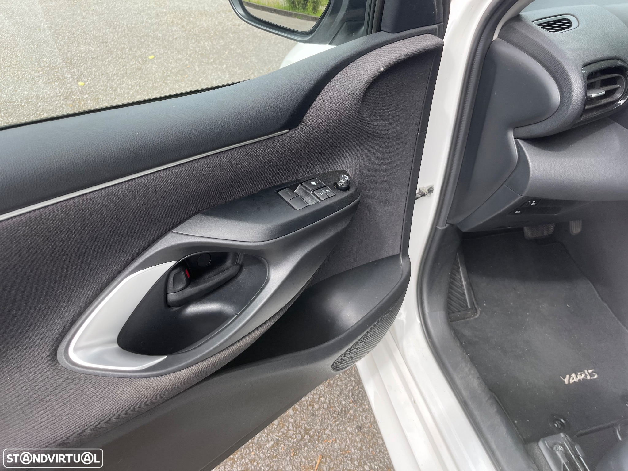 Toyota Yaris 1.5 HSD Comfort - 7