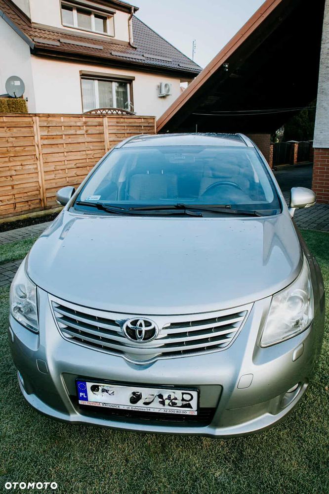 Toyota Avensis 1.8 Sol plus NAVI - 2