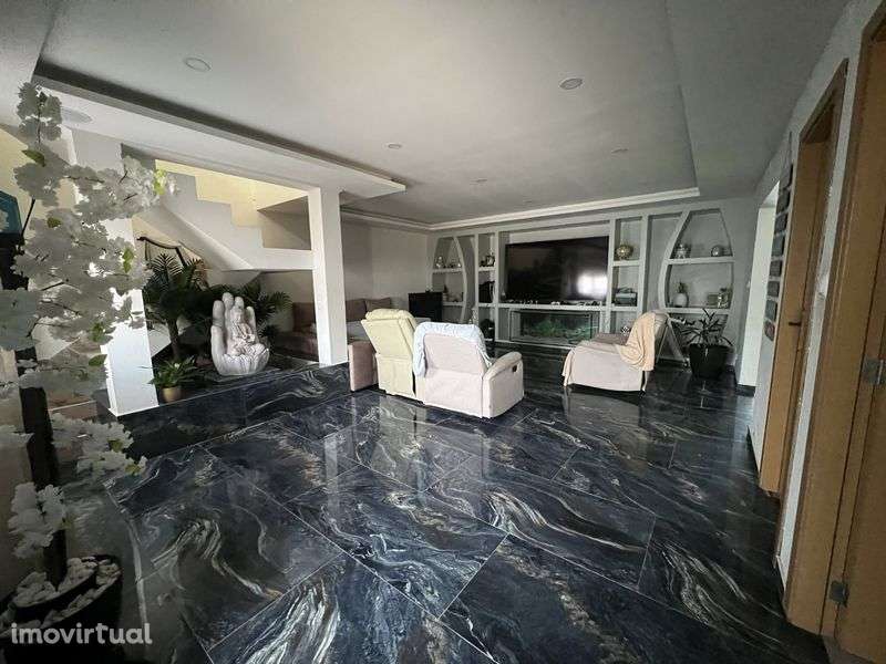 Casa res de chao e 1 andar (Garagem e telheiro incluidos) - Grande imagem: 4/5