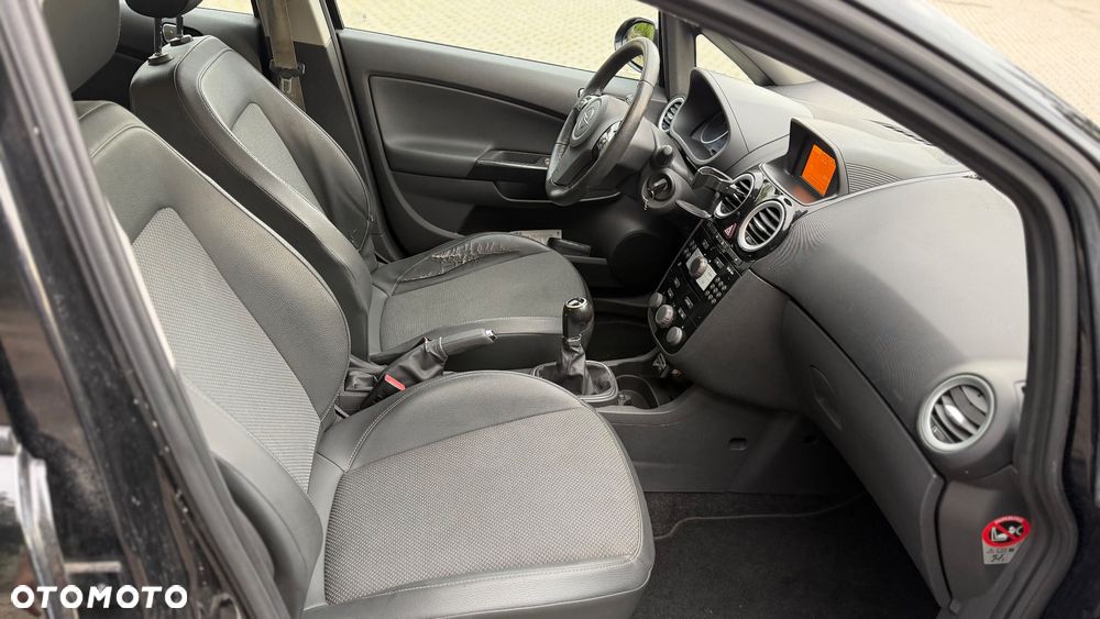 Opel Corsa 1.4 16V Cosmo - 25
