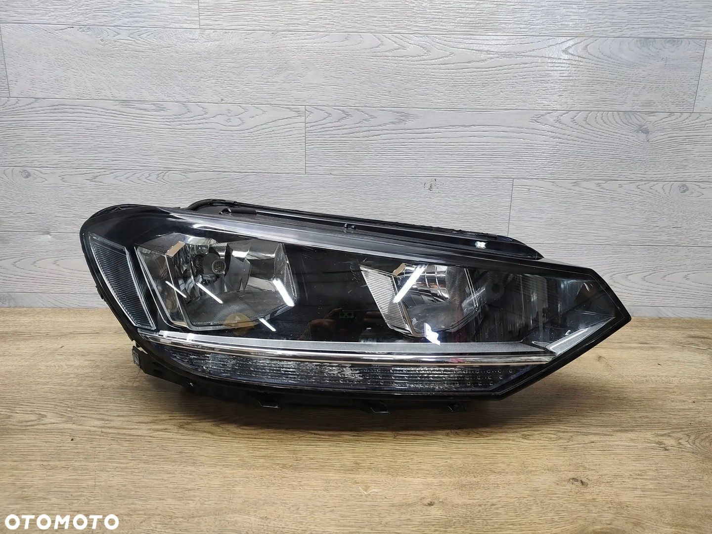 Volkswagen Touran III 2017 Przód strona prawa Lampy przednie - 1