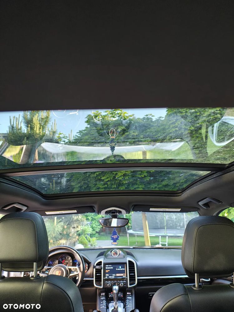 Porsche Cayenne S - 25